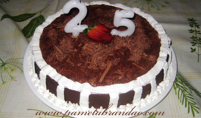 chocolate cake strawberry filling